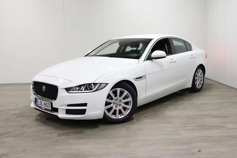 Käytetty 2018 Jaguar XE Pure Sedan | 15 490 € - Kuva 1/4