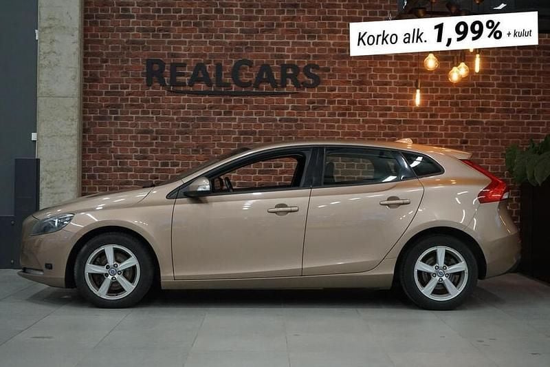 Käytetty Volvo V40 Kinetic 114 HP (83 kW) 2013 Viistoperä