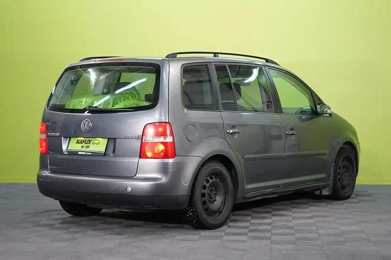 Käytetty VW Touran Trendline 116 HP (85 kW) 2004 Hopea / harmaa Tila-auto