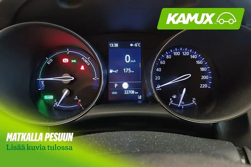 Käytetty Toyota C-HR Team 98 HP (72 kW) 2021 Hopea / harmaa Katumaasturi