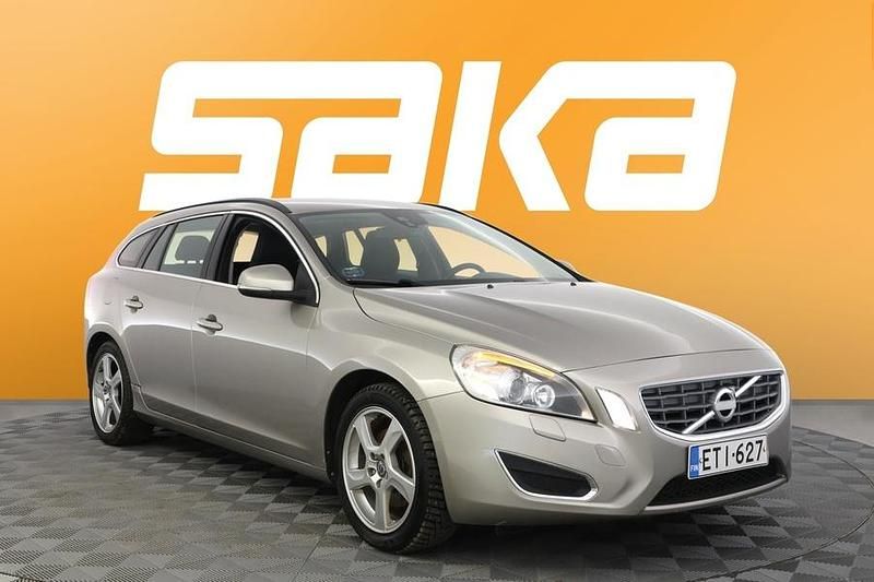 Käytetty Volvo V60 Momentum 114 HP (83 kW) 2011 Farmari