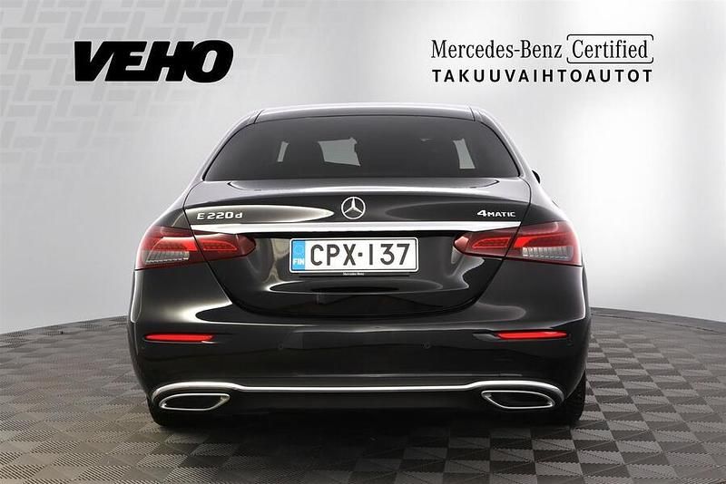 Käytetty Mercedes E220 Avantgarde 194 HP (142 kW) 2021 Musta Sedan
