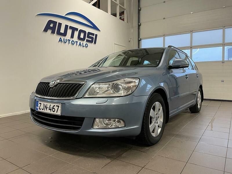 Harmaa Käytetty 2012 Skoda Octavia Elegance Farmari | 6 470 € (Perustarjous) - Kuva 1/4