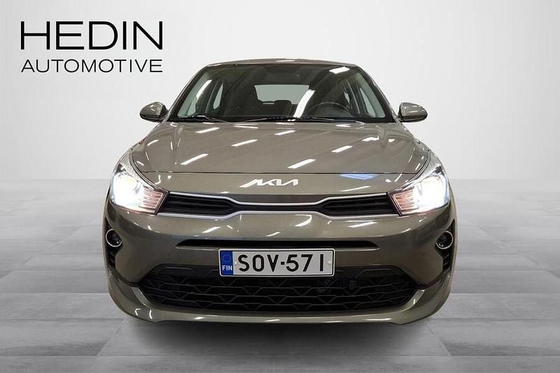 Käytetty Kia Rio LX 101 HP (74 kW) 2022 Vihreä Viistoperä