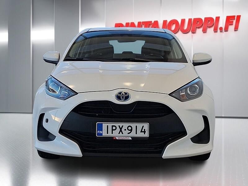 Käytetty Toyota Yaris Hybrid Active 116 HP (85 kW) 2022 Valkoinen Viistoperä