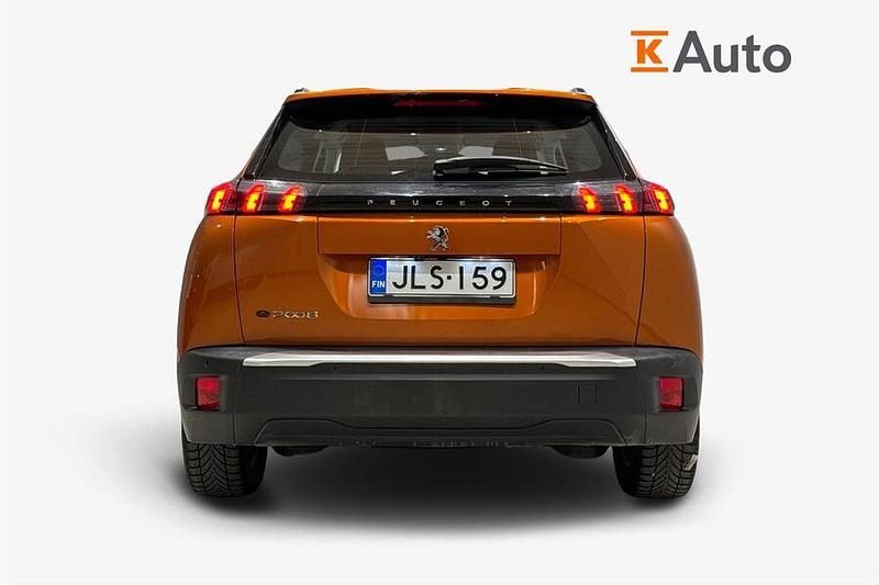 Käytetty Peugeot e-2008 Allure 100 kW (136 HP) 2020 Oranssi Katumaasturi
