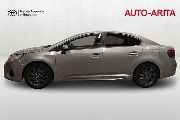 Käytetty Toyota Avensis Active 143 HP (105 kW) 2016 Harmaa Sedan