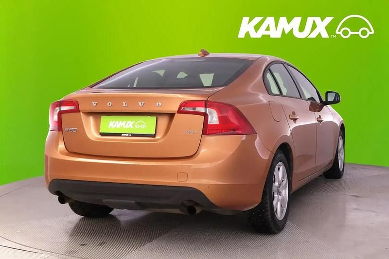 Käytetty Volvo S60 Kinetic 203 HP (149 kW) 2011 Oranssi Sedan