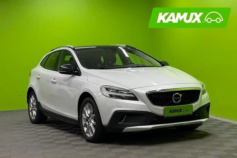 Valkoinen Käytetty 2017 Volvo V40 CC Summum Farmari | 15 490 € (Perustarjous) - Kuva 1/4