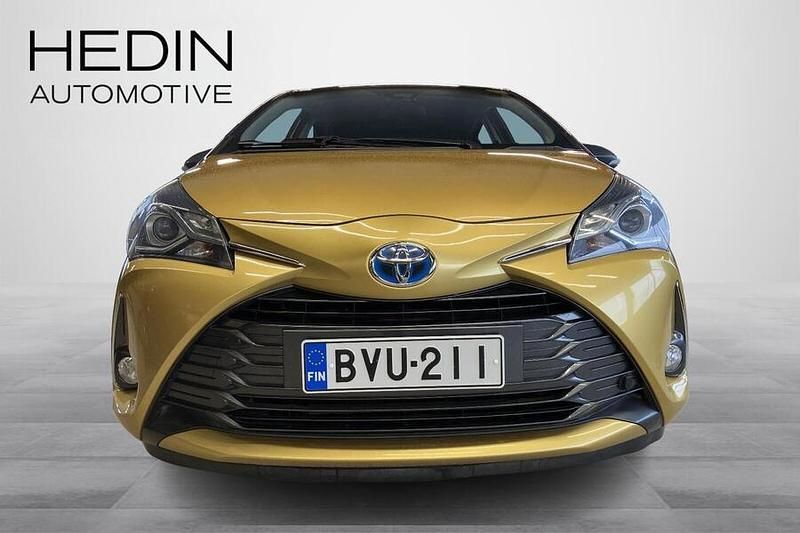Käytetty Toyota Yaris Hybrid Edition 101 HP (74 kW) 2019 Keltainen Viistoperä