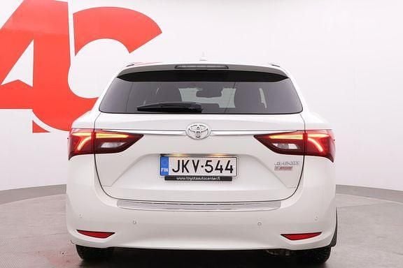 Käytetty Toyota Avensis Multidrive S 147 HP (108 kW) 2018 Valkoinen Farmari