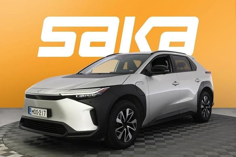 Käytetty Toyota bZ4X Style 252 kW (343 HP) 2022 Katumaasturi