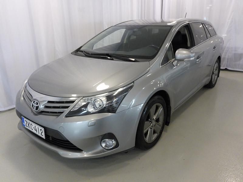 Käytetty Toyota Avensis Multidrive S 147 HP (108 kW) 2014 Harmaa Farmari