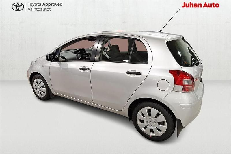 Käytetty Toyota Yaris Terra 99 HP (72 kW) 2011 Hopea Viistoperä