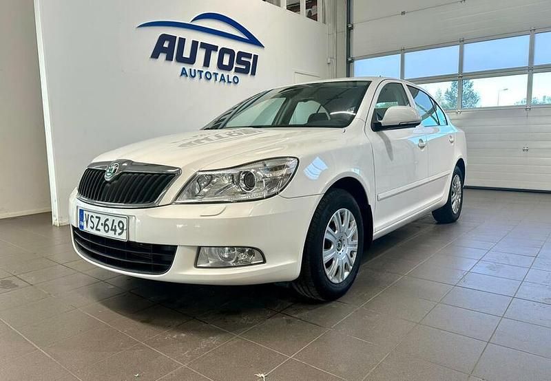 Käytetty Skoda Octavia Ambiente 105 HP (77 kW) 2013 Valkoinen Viistoperä