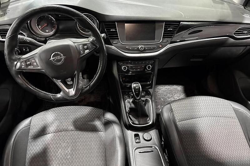 Käytetty Opel Astra Innovation 150 HP (110 kW) 2016 Hopea Viistoperä