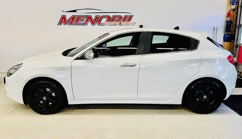 Käytetty Alfa Romeo Giulietta 170 HP (125 kW) 2011 Viistoperä