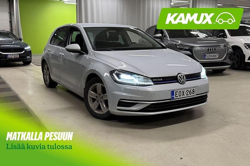 Käytetty 2018 VW Golf VII Comfortline Viistoperä | 16 380 € (Perustarjous) - Kuva 1/3