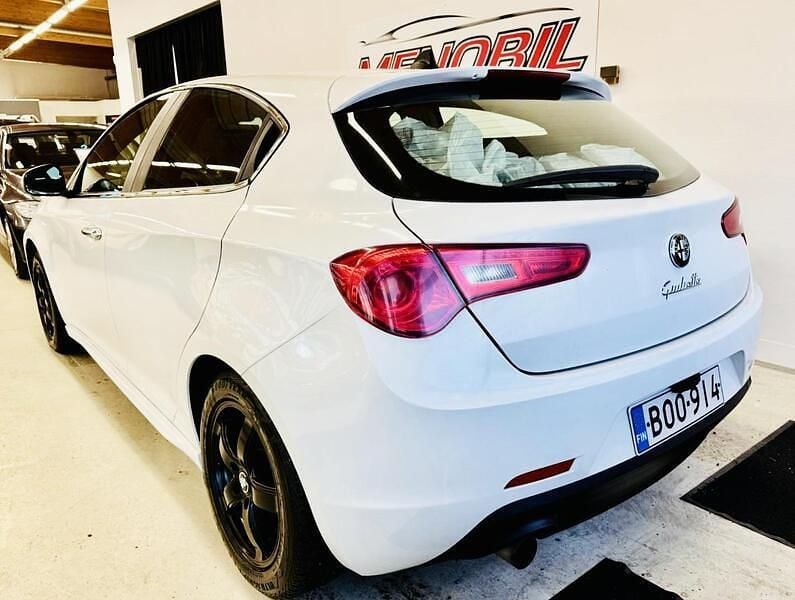 Käytetty Alfa Romeo Giulietta 170 HP (125 kW) 2011 Viistoperä