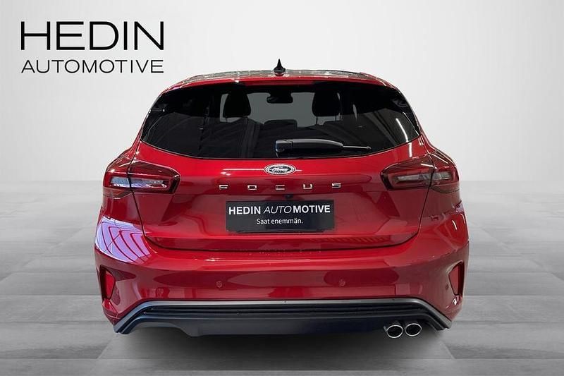 Käytetty Ford Focus ST-Line 155 HP (114 kW) 2025 Punainen Viistoperä