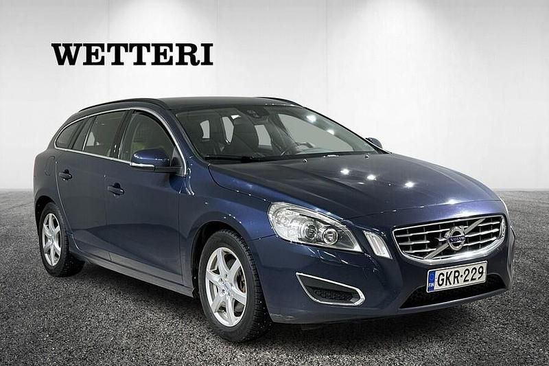 Käytetty Volvo V60 Momentum 163 HP (119 kW) 2013 Sininen Farmari