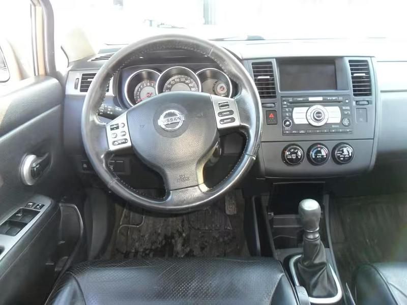 Käytetty Nissan Tiida Tekna 2009