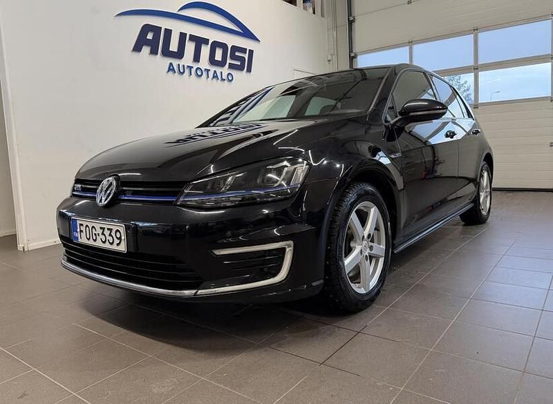 Musta Käytetty 2015 VW Golf VII GTE Viistoperä | 10 440 € (Perustarjous) - Kuva 1/4