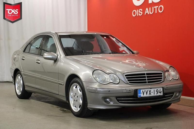 Käytetty Mercedes C270 Avantgarde 170 HP (125 kW) 2004 Sedan