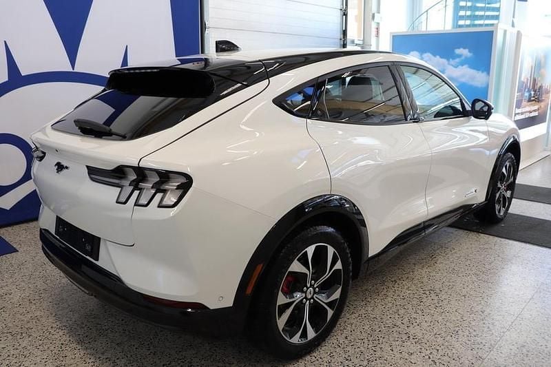 Käytetty Ford Mustang Mach-E Premium 197 kW (268 HP) 2023 Valkoinen Katumaasturi