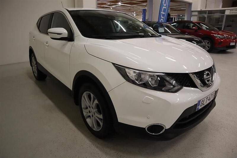 Käytetty Nissan Qashqai Acenta 116 HP (85 kW) 2015 Valkoinen Katumaasturi