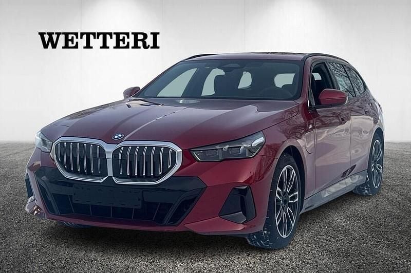 Uusi BMW 530e M Sport 299 HP (219 kW) 2025 Punainen Farmari