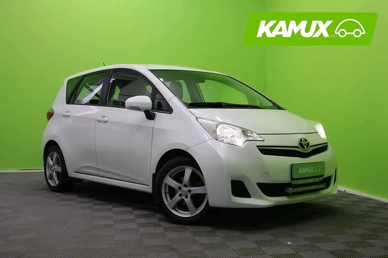 Käytetty Toyota Verso-S Multidrive S 99 HP (72 kW) 2011 Valkoinen Tila-auto