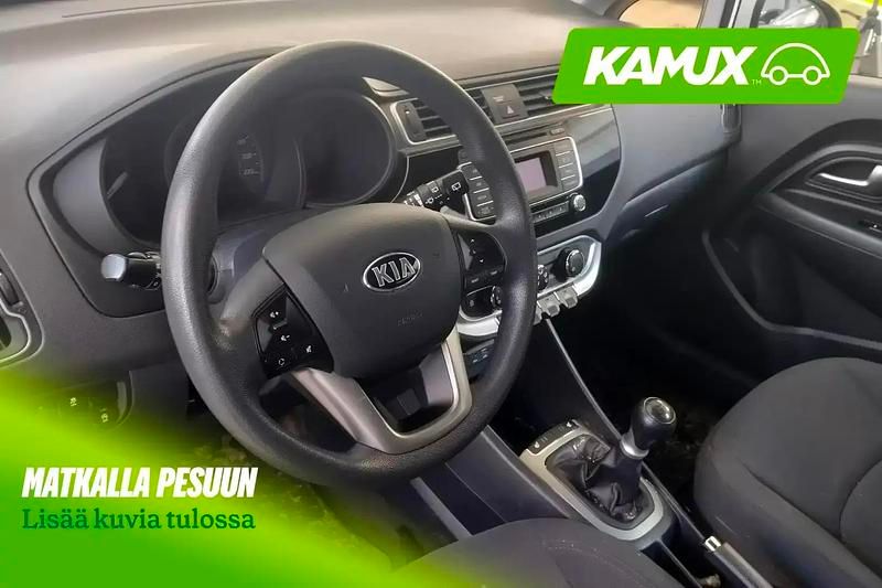 Käytetty Kia Rio LX 83 HP (61 kW) 2015 Valkoinen Sedan