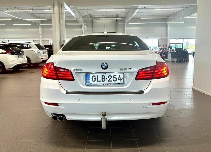 Käytetty BMW 520 Comfort Edition 250 HP (183 kW) 2014 Valkoinen Sedan