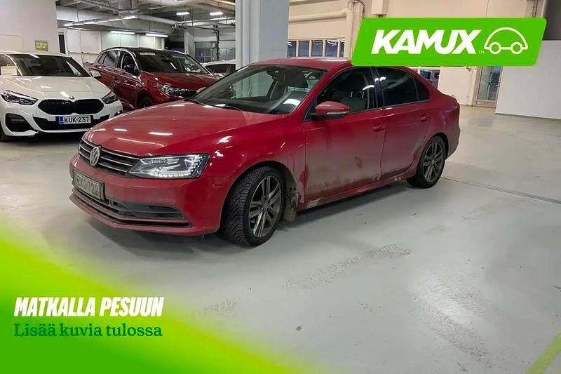 Käytetty VW Jetta Comfortline 125 HP (91 kW) 2015 Punainen Sedan