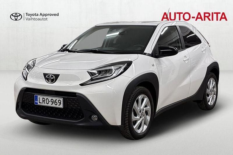 Valkoinen Käytetty 2022 Toyota Aygo X Multidrive S Katumaasturi | 17 890 € (Kallis) - Kuva 1/4