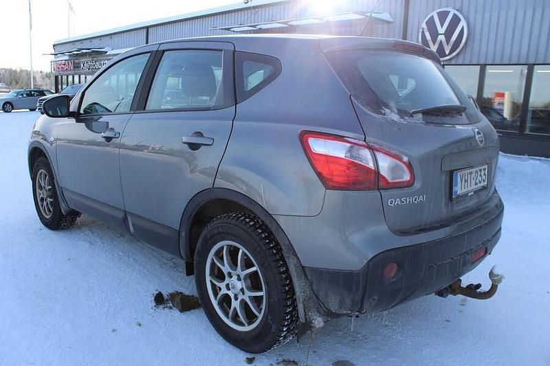 Käytetty Nissan Qashqai Acenta 117 HP (86 kW) 2011 Harmaa Katumaasturi