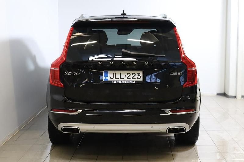 Käytetty Volvo XC90 Inscription 235 HP (172 kW) 2018 Musta Katumaasturi