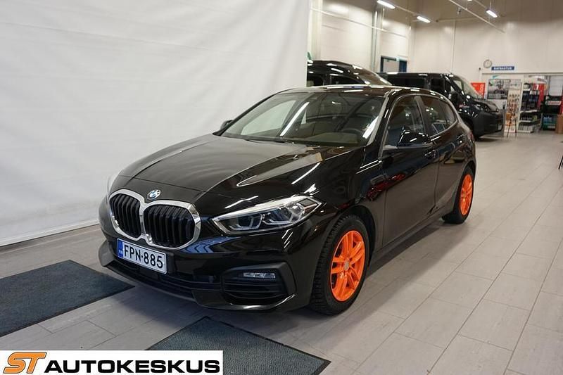 Musta Käytetty 2020 BMW 118 Viistoperä | 18 700 € (Perustarjous) - Kuva 1/4
