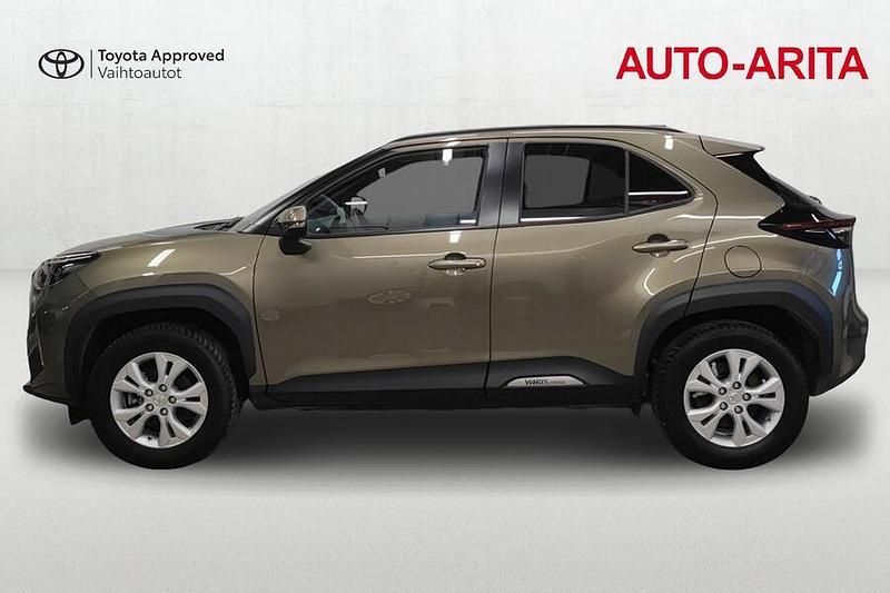 Käytetty Toyota Yaris Cross Edition 116 HP (85 kW) 2024 Ruskea Katumaasturi