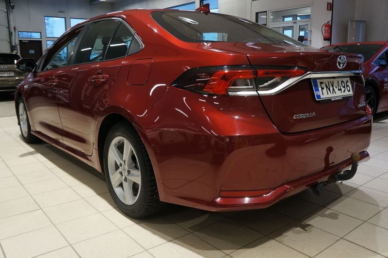 Punainen Käytetty 2019 Toyota Corolla Active Sedan | 20 990 € (Perustarjous) - Kuva 1/3