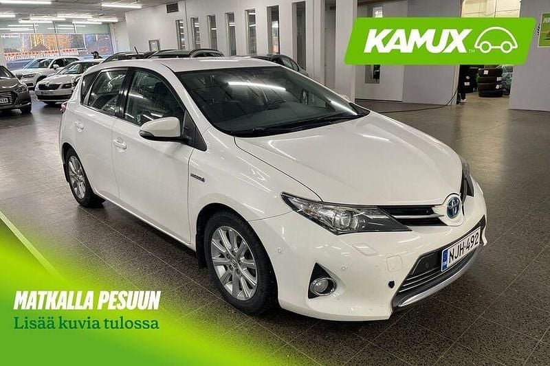 Käytetty 2013 Toyota Auris Hybrid Premium Viistoperä | 9 790 € (Perustarjous) - Kuva 1/3