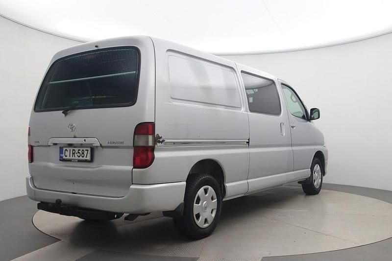 Käytetty Toyota HiAce 95 HP (69 kW) 2012 Hopea Van