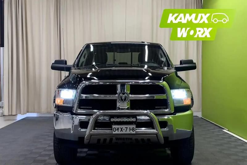 Käytetty Dodge Ram 355 HP (261 kW) 2013 Musta Nouto
