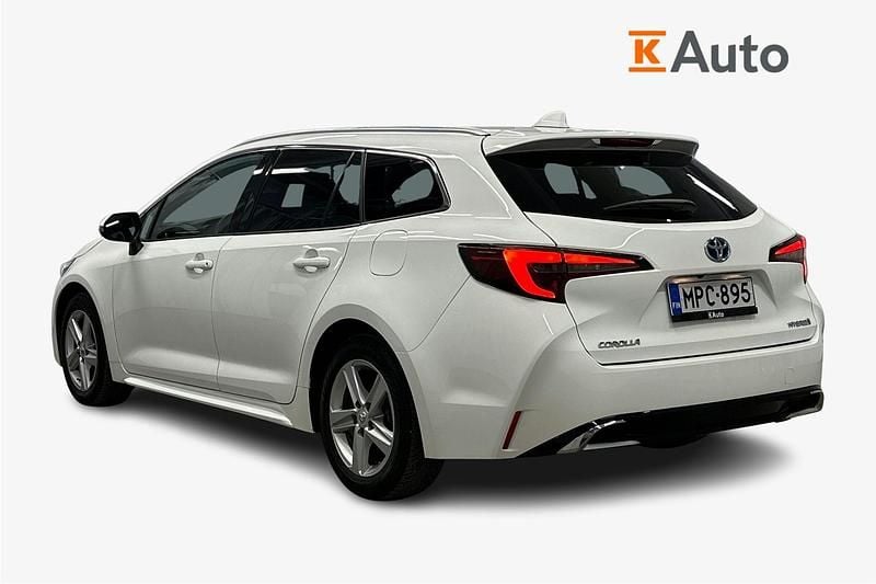 Käytetty Toyota Corolla Edition 140 HP (102 kW) 2023 Valkoinen Farmari