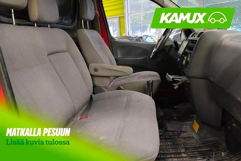 Käytetty Toyota HiAce 95 HP (69 kW) 2007 Punainen Van