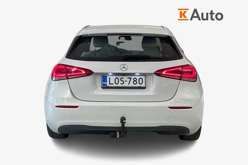 Käytetty Mercedes A180 Business 136 HP (100 kW) 2019 Valkoinen Viistoperä