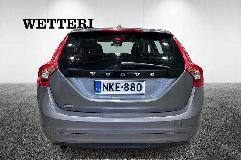 Käytetty Volvo V60 Momentum 120 HP (88 kW) 2015 Harmaa Farmari