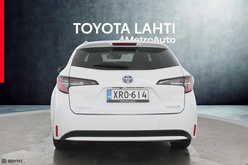 Käytetty Toyota Corolla Edition 122 HP (89 kW) 2023 Valkoinen Farmari
