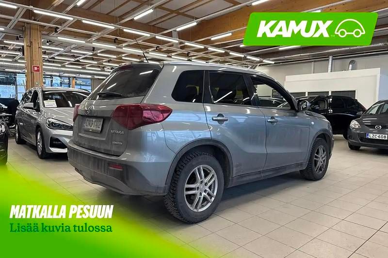 Käytetty Suzuki Vitara GL 111 HP (81 kW) 2020 Hopea / harmaa Katumaasturi